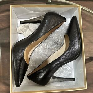 Brand New! Micheal Kors 
Black pumps